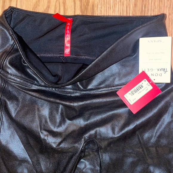 NWT SPANX Faux Leather Leggings — Black. Size S/P - Picture 4 of 8